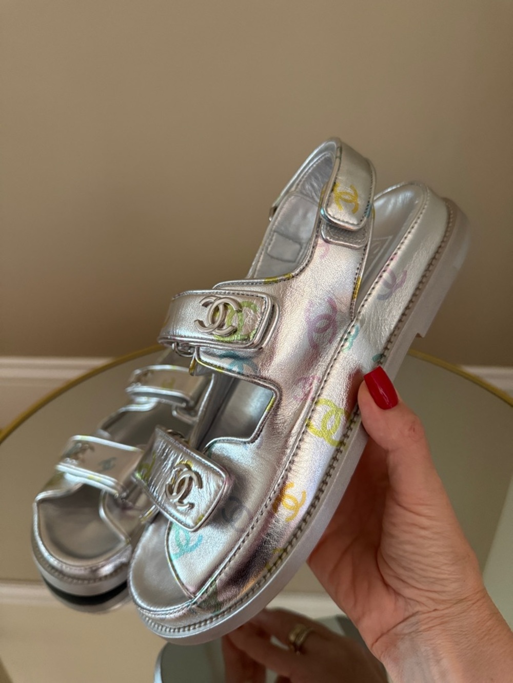 CHANEL DAD Sandals Silver laminated leather printed logo size 38 - Picture 12 of 17